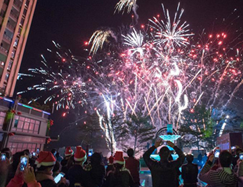 建發(fā)瓏璟灣&瓏玥灣:2016年大型煙花秀圓滿落幕