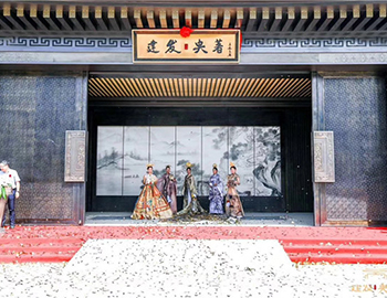 【建發(fā)·央著】國(guó)境盛啟，誰(shuí)在為世界立著？！